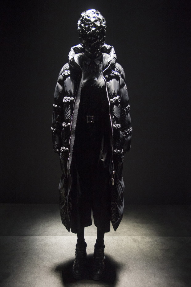 Noir Kei Ninomiya dla Moncler