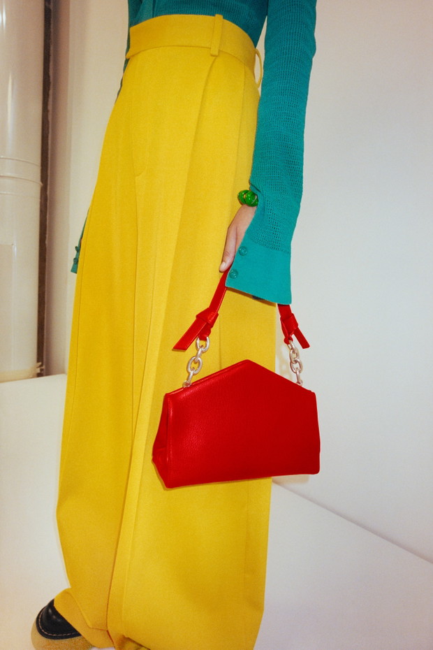 Bottega Veneta Resort 2021: jaskrawa historia