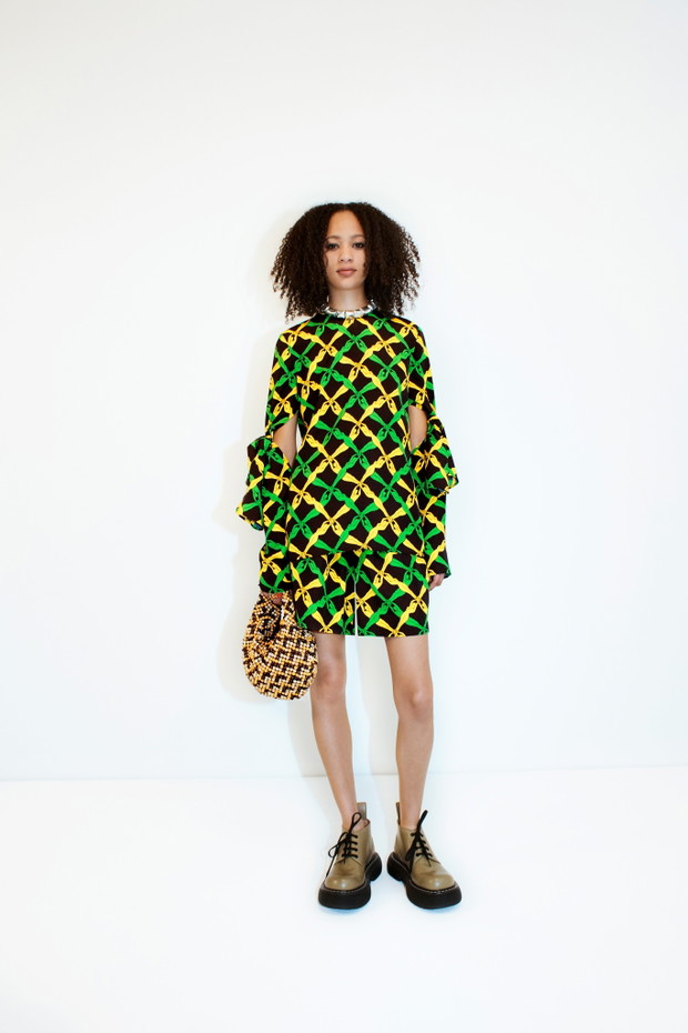Bottega Veneta Resort 2021: jaskrawa historia