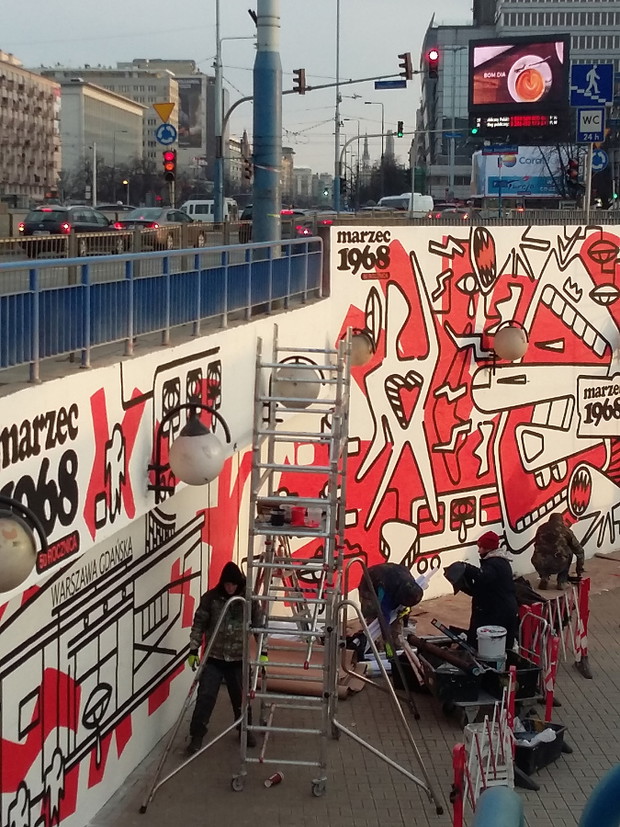 Nowy mural przy metrze Centrum