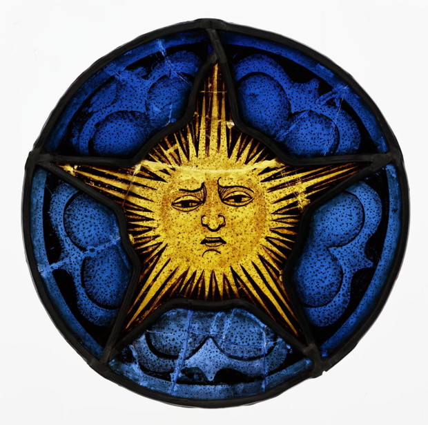 Słońce (maska solarna) Z kościoła Bożego Ciała w Bieczu Biecz, ok. 1490–1520 Szkło, farba witrażowa, listwa ołowiana Muzeum Narodowe w Krakowie