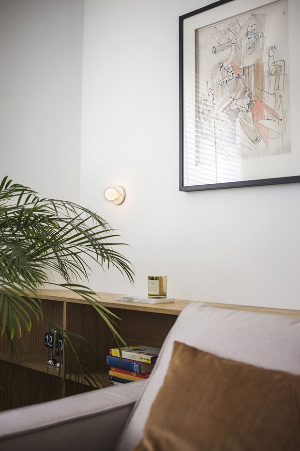 Kawalerka z pistacjową kuchnią na Saskiej Kępie, projekt Schudy Studio