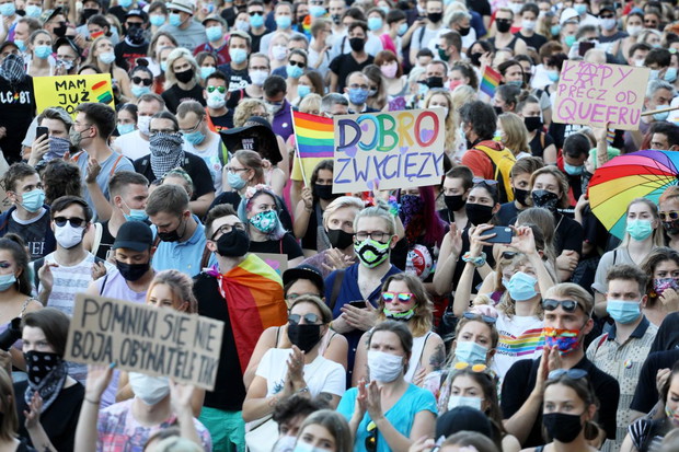 Manifestacja srodowisk LGBT pod Palacem Kultury i Nauki