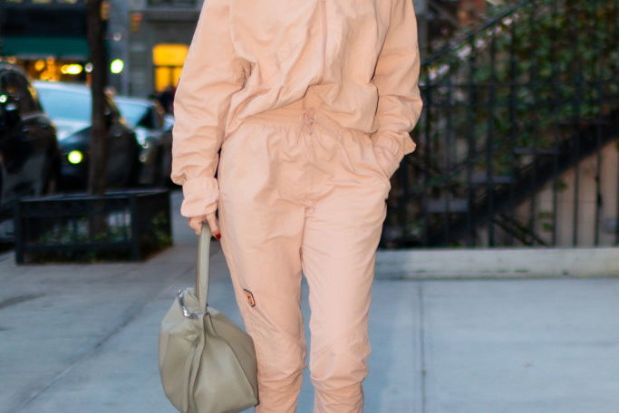 Gigi Hadid z total looku od marki Reebok