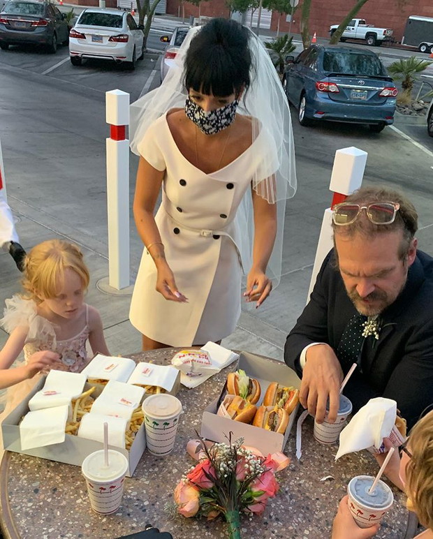 Lily Allen wzięła ślub z aktorem z serialu Stranger Things.