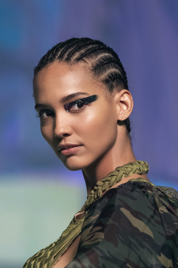 Modne fryzury 2020, fryzury subkultur, Jean Paul Gaultier