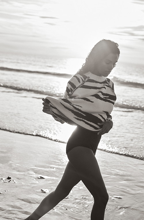 Tina Kunakey w kampanii The Odder Side