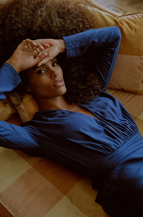 Tina Kunakey w kampanii The Odder Side