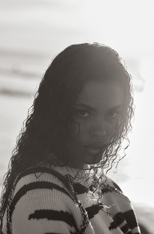 Tina Kunakey w kampanii The Odder Side