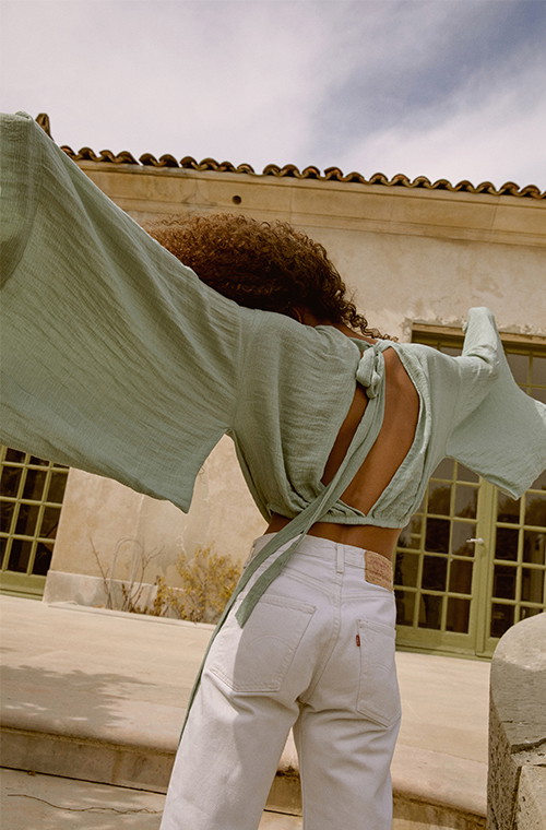 Tina Kunakey w kampanii The Odder Side