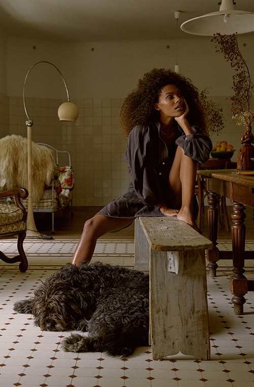 Tina Kunakey w kampanii The Odder Side