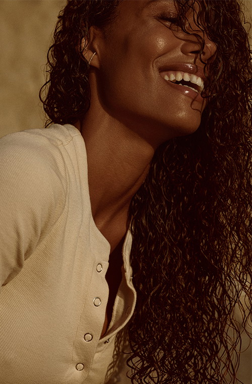 Tina Kunakey w kampanii The Odder Side