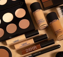 Podkład Studio Fix, korektor Pro Longwear i rozświetlacz Mineralize Skinfinish - kultowe produkty MAC Cosmetics kupicie w weekend z rabatem -25%