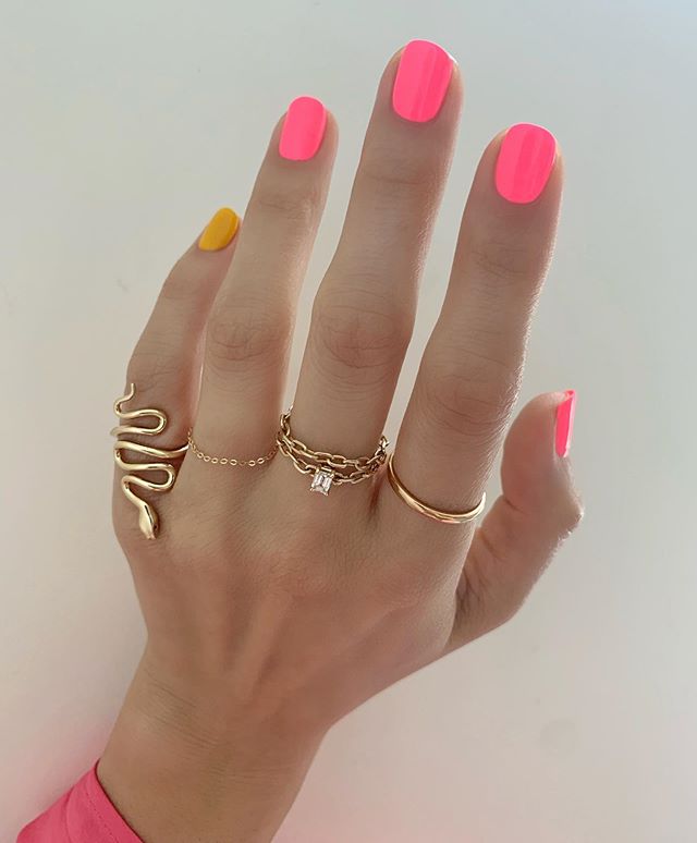 Neonowa paznokcie - idealny manicure na wiosnę i lato 2020