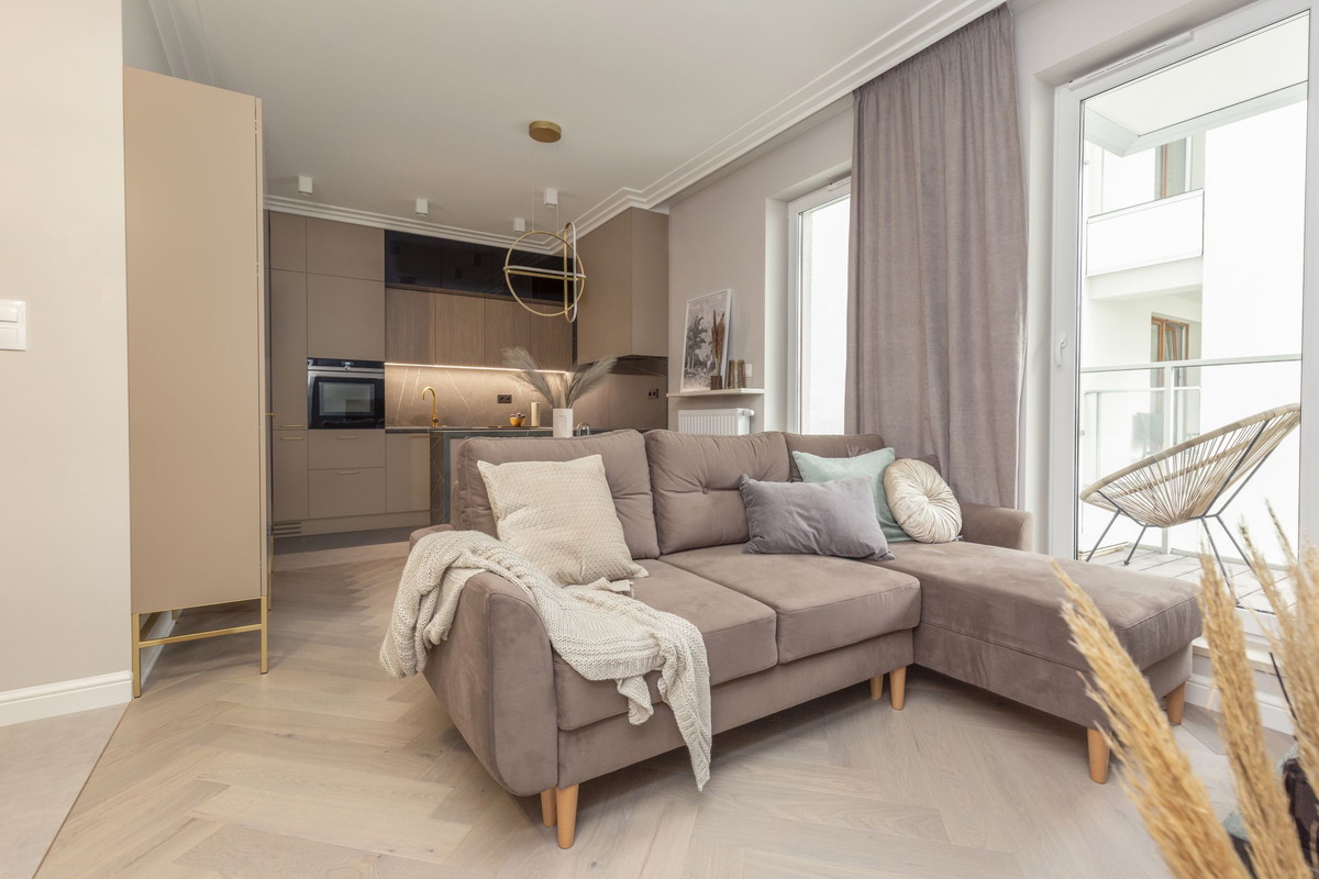 Kawalerka w beżach, projekt Decoroom