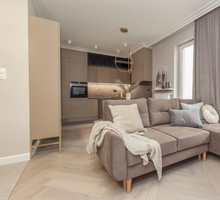 Kawalerka w beżach, projekt Decoroom