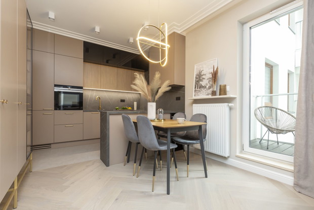 Kawalerka w beżach, projekt Decoroom