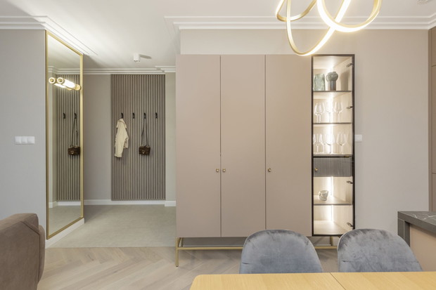 Kawalerka w beżach, projekt Decoroom