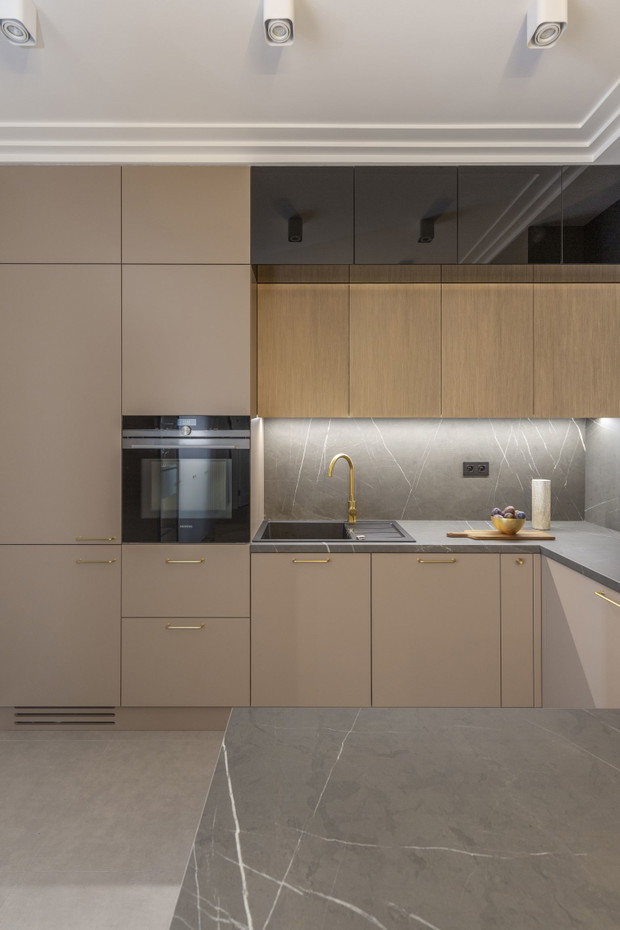 Kawalerka w beżach, projekt Decoroom