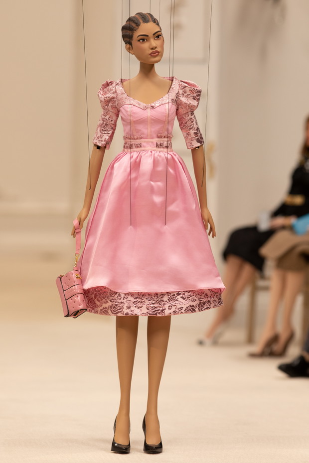 Moschino wiosna-lato 2021