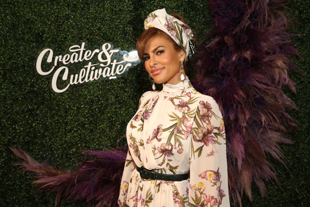 Eva Mendes pozwoliła swoim córkom wykonać makijaż na sobie. Zdjęcie jest już hitem na instagramie