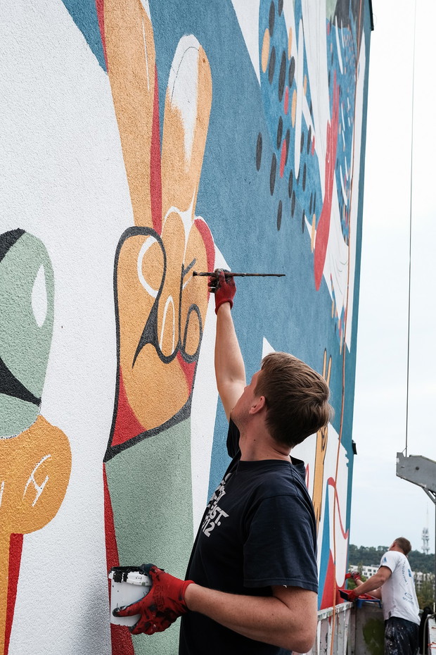 Mural “Mierz wysoko - ściana kultury” w Pradze