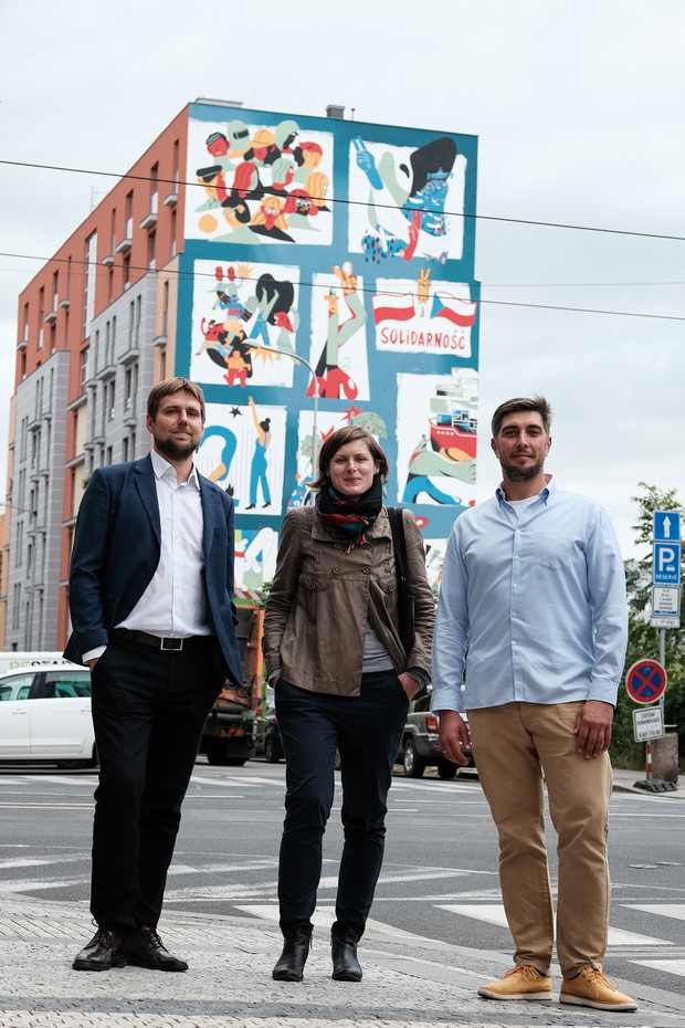 Mural “Mierz wysoko - ściana kultury” w Pradze