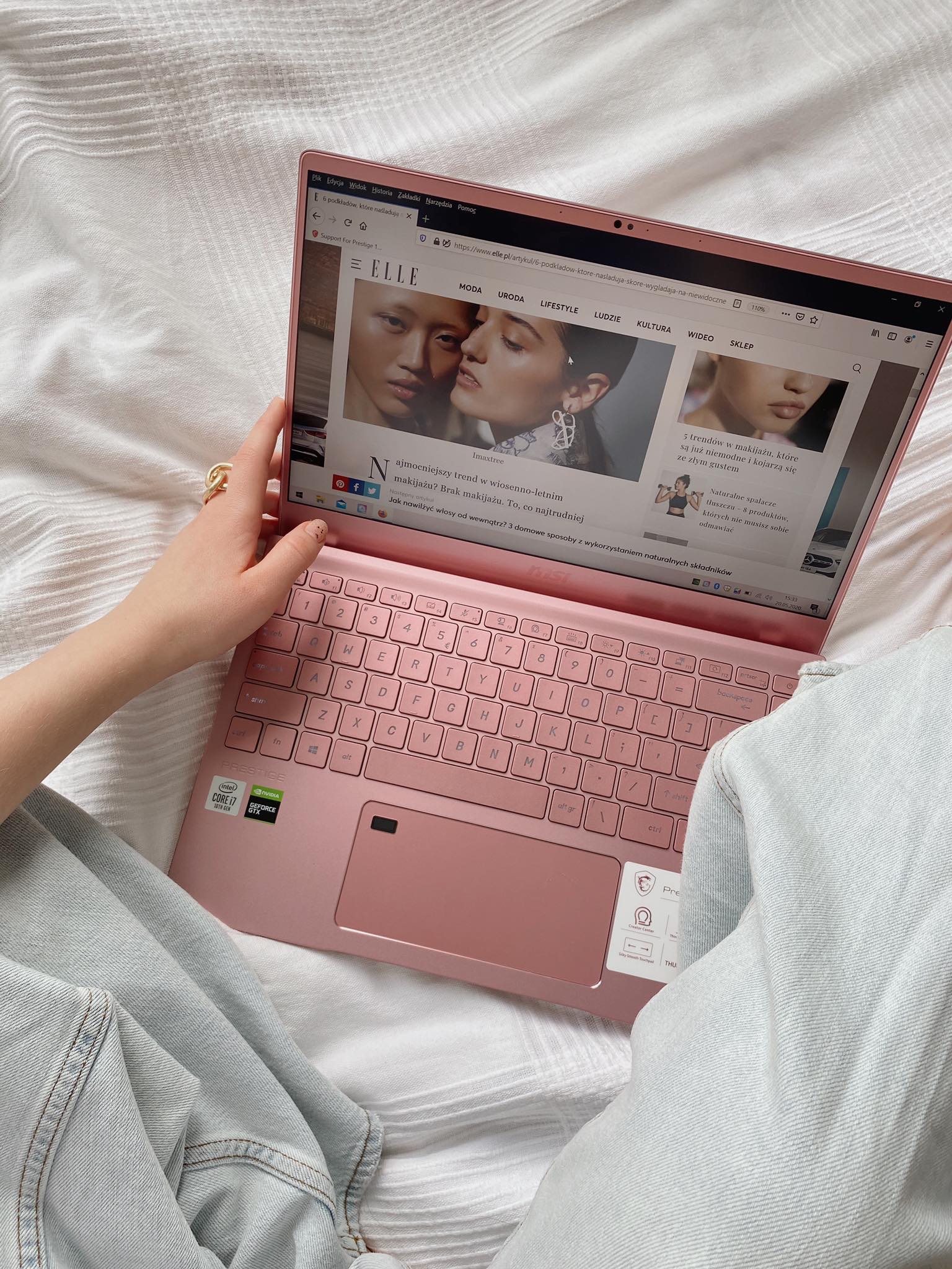 Podczas dwóch miesięcy pracy zdalnej przekonałyśmy się, jakie cechy powinien mieć idealny laptop [ELLE.pl testuje]