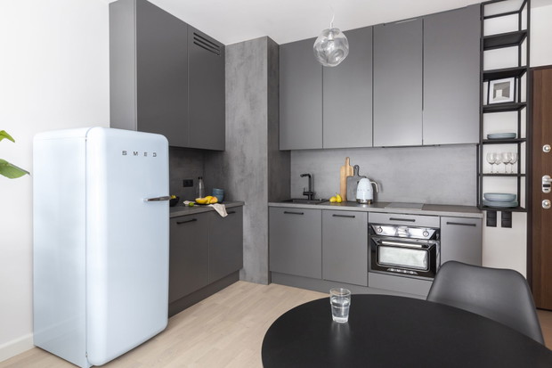 35 metrów kwadratowych przy Grzybowskiej w Warszawie, projekt wnętrza: Architekt wnętrz Ula Matthews, Decoroom, projekt kuchni i zabudowy meblowej: Architekt wnętrz Katarzyna Fotek, Decoroom