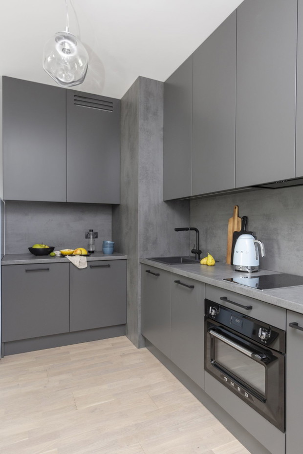 35 metrów kwadratowych przy Grzybowskiej w Warszawie, projekt wnętrza: Architekt wnętrz Ula Matthews, Decoroom, projekt kuchni i zabudowy meblowej: Architekt wnętrz Katarzyna Fotek, Decoroom