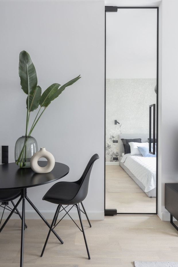 35 metrów kwadratowych przy Grzybowskiej w Warszawie, projekt wnętrza: Architekt wnętrz Ula Matthews, Decoroom, projekt kuchni i zabudowy meblowej: Architekt wnętrz Katarzyna Fotek, Decoroom
