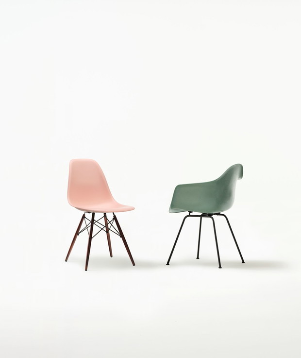 Eames Plastic Side Chair DSW Eames Fiberglass Armchair