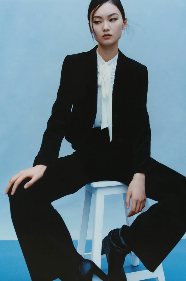 Damski garnitur na święta, Zara. Marynarka o kroju cropped, 199 zł; spodnie typu bootcut, 139 zł
