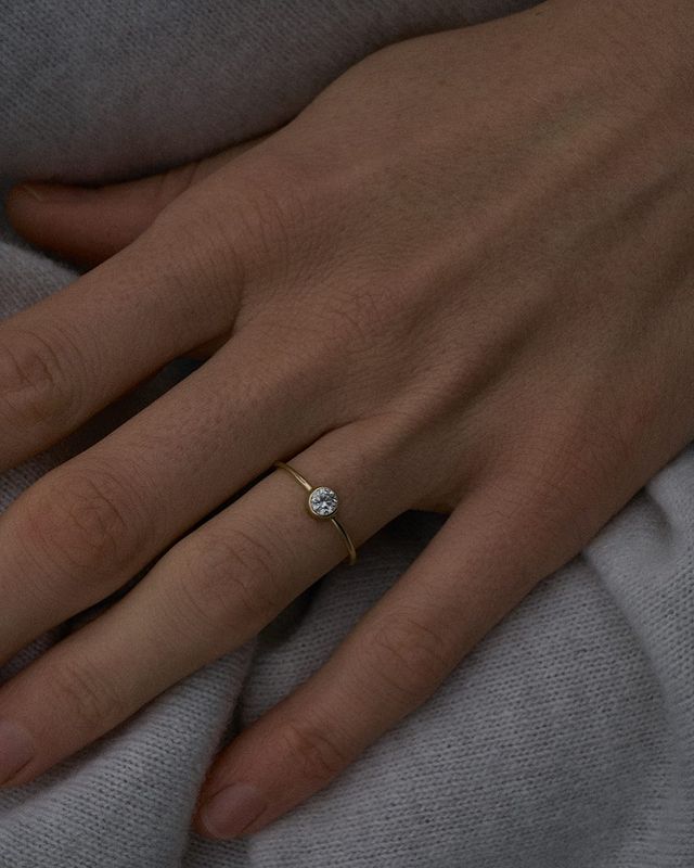 Biżuteria ślubna bez przepychu: @sotejewellery