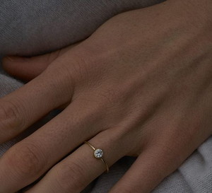 Biżuteria ślubna bez przepychu: @sotejewellery
