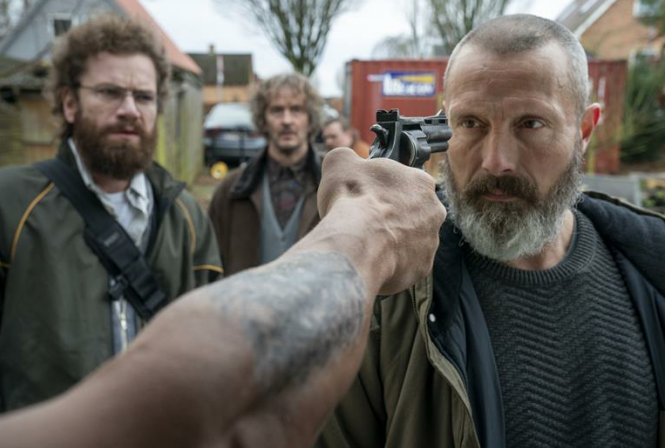 Mads Mikkelsen jako żołnierz, który szuka sprawiedliwości. "W odwecie" to film sensacyjny, na którym też wiele razy się zaśmiejesz