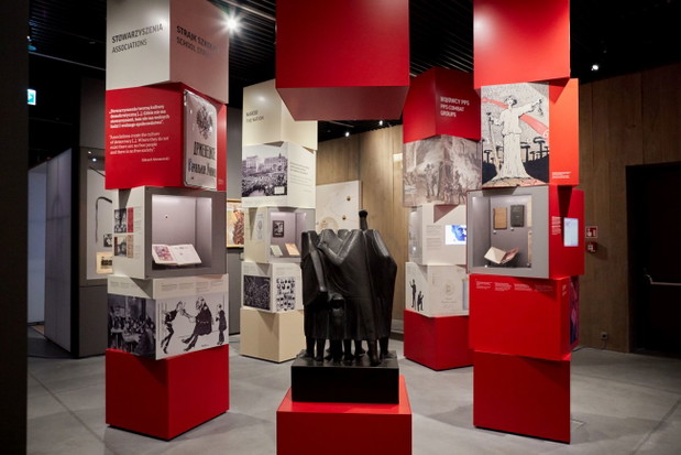 Wystawa stała w Muzeum Józefa Piłsudskiego w Sulejówku , projekt: Ralph Appelbaum Associates, Inc., WXCA i Platige Image
