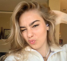 Julia Pośnik dołączyła do naszego zespołu! Przez 4 tygodnie będzie tworzyła materiały wideo, które obejrzycie w kanałach społecznościowych ELLE