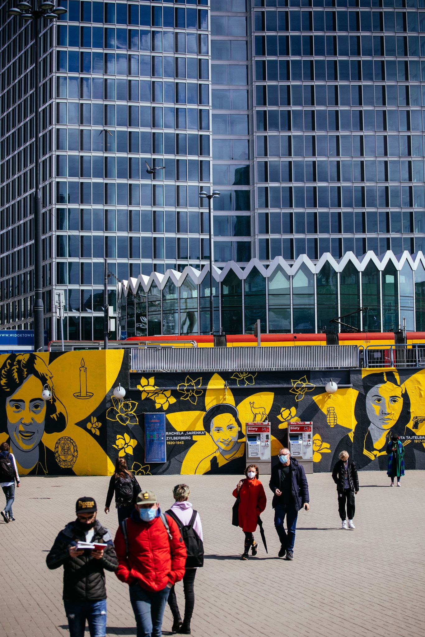 Mural upamiętniający 78. rocznicę wybuchu powstania w getcie warszawskim