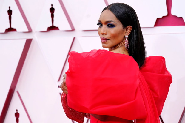 Makijaże i fryzury na Oscarach 2021: Angela Bassett