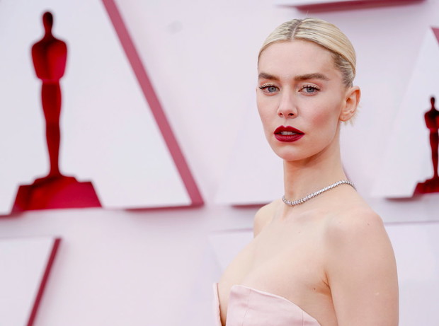 Makijaże i fryzury na Oscarach 2021: Vanessa Kirby