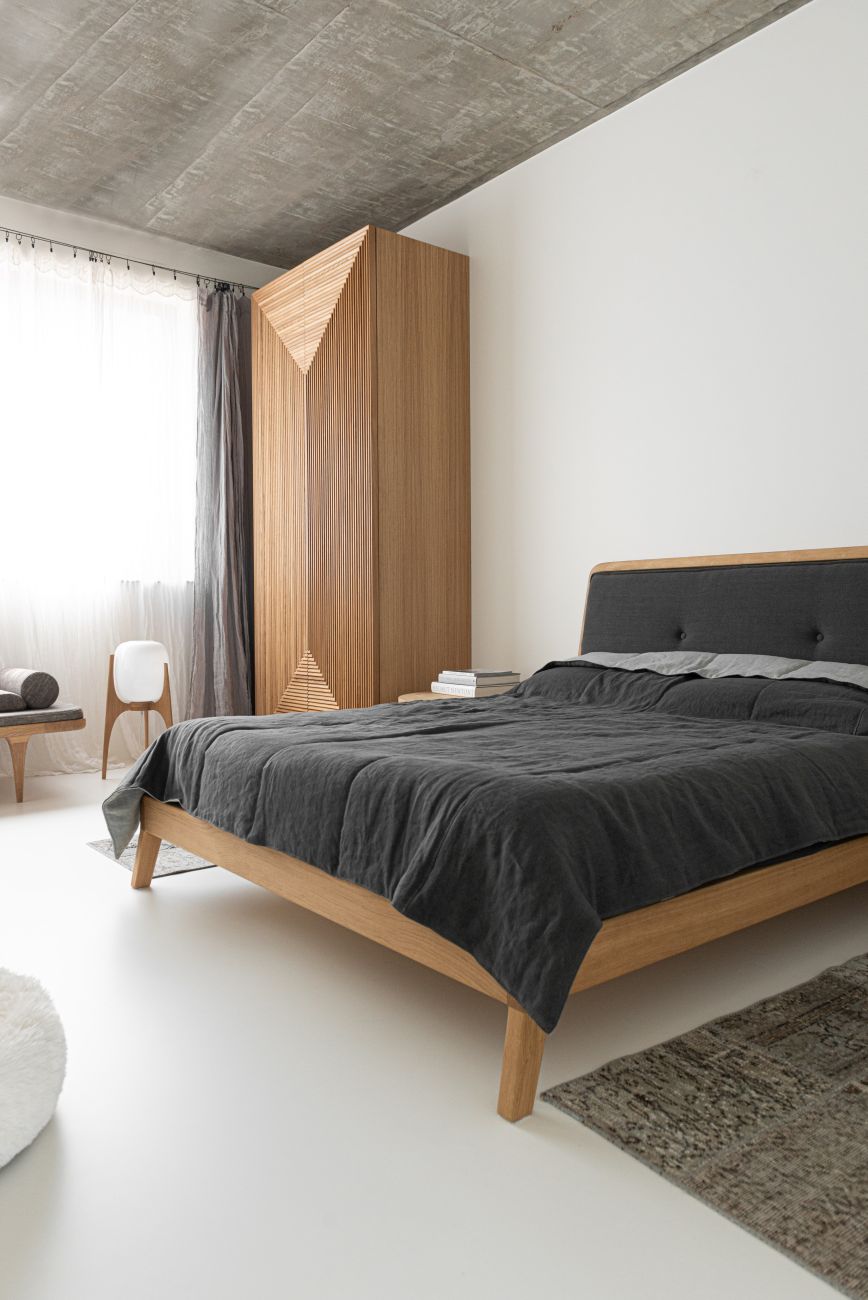 Minimalistyczna sypialnia od Loft Kolasiński