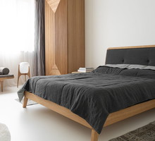 Minimalistyczna sypialnia od Loft Kolasiński