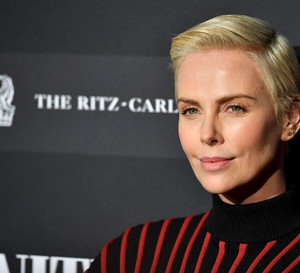 Charlize Theron już tak nie wygląda! Aktorka zdecydowała się na nową fryzurę. Zmiana jest ogromna
