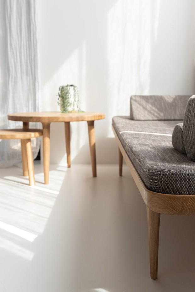 Minimalistyczna sypialnia od Loft Kolasiński