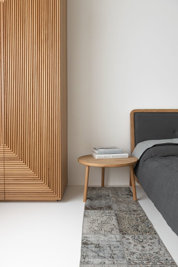 Minimalistyczna sypialnia od Loft Kolasiński