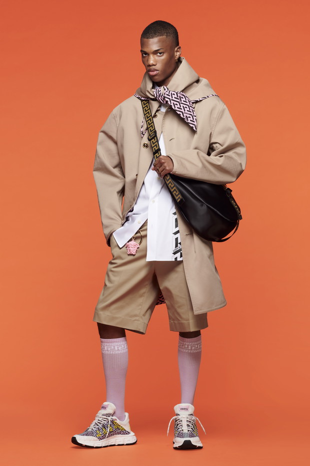 Kampania Versace Resort 2022