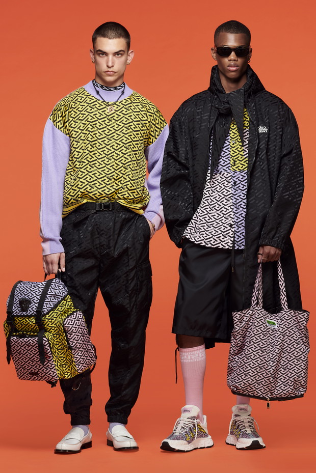 Kampania Versace Resort 2022