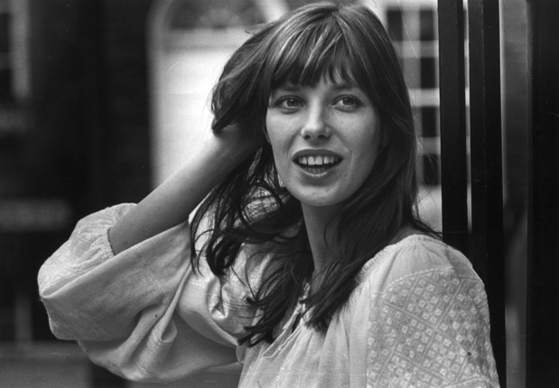 Fryzury na lato 2021: długie włosy z grzywką - Jane Birkin