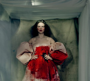Kolekcja Alexander McQueen jesień-zima 2021/2022